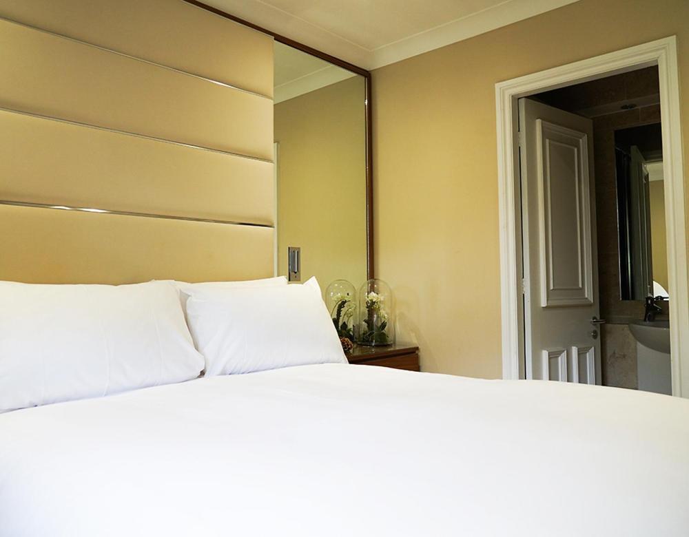 40 Winks Hospitality Hotel Durham Phòng bức ảnh