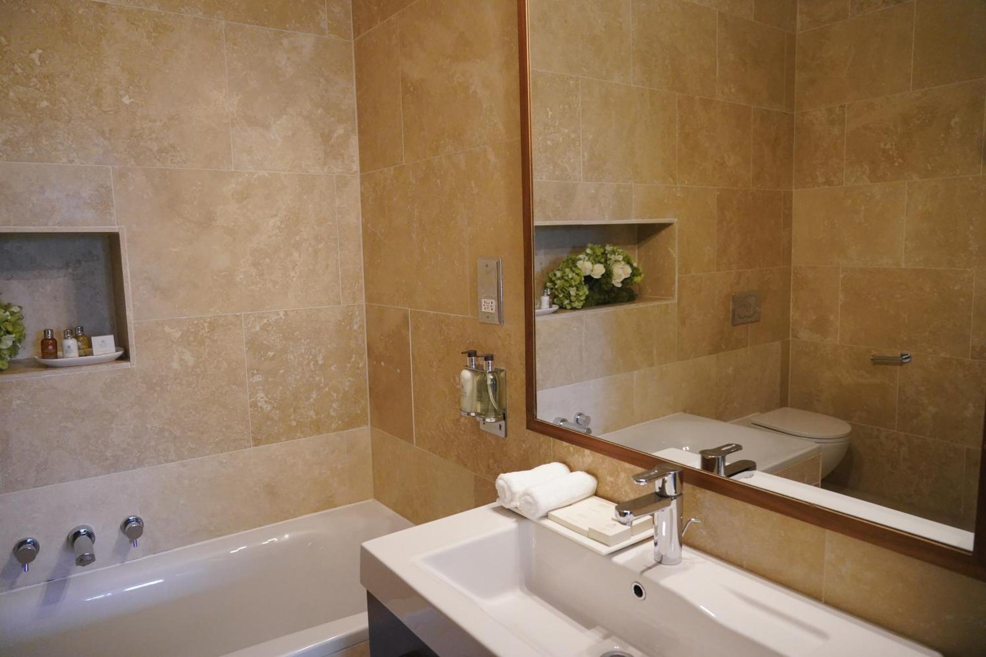 40 Winks Hospitality Hotel Durham Ngoại thất bức ảnh