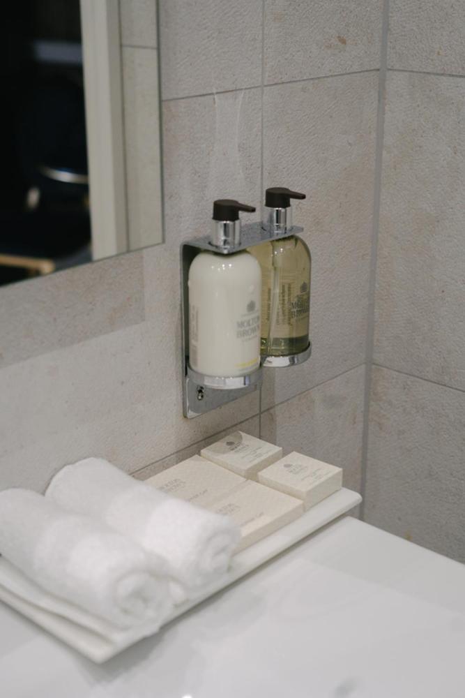 40 Winks Hospitality Hotel Durham Ngoại thất bức ảnh