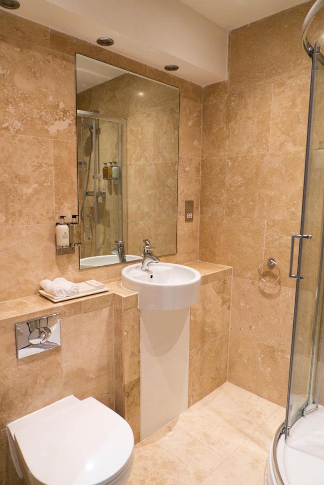 40 Winks Hospitality Hotel Durham Ngoại thất bức ảnh